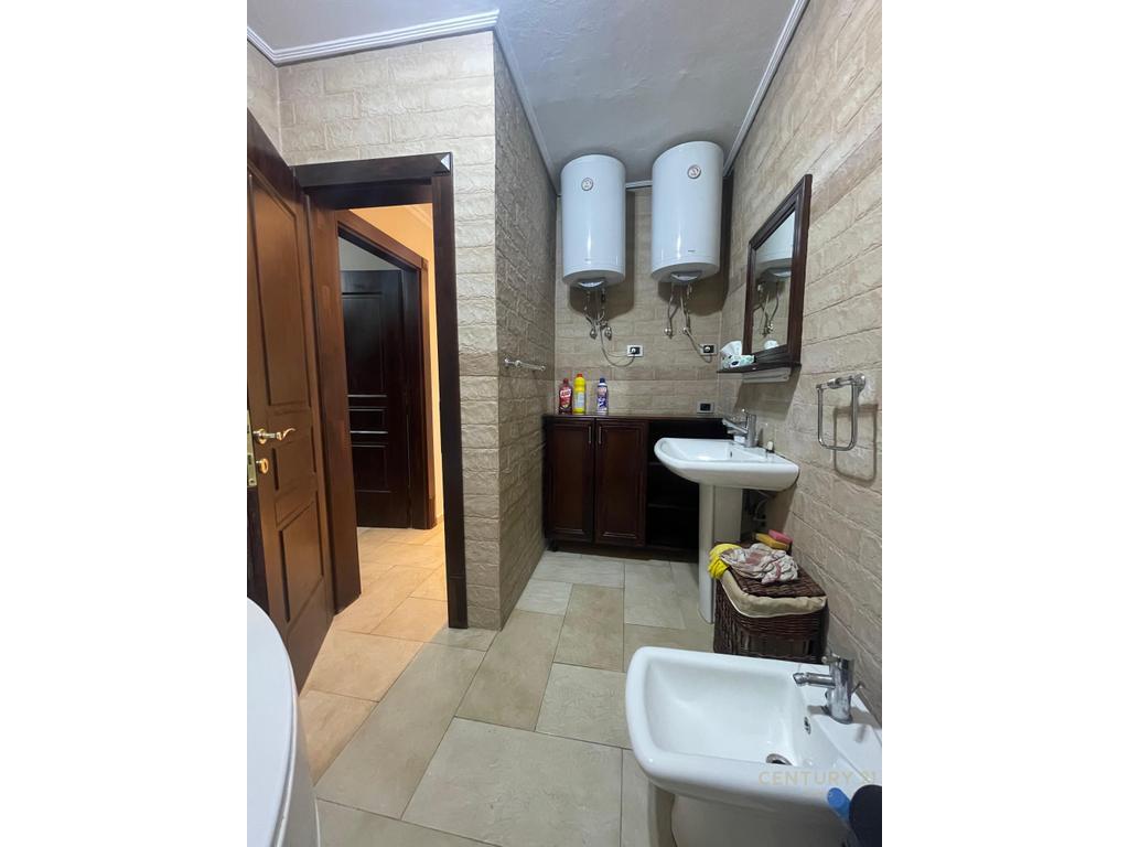 APARTAMENT 3+1 ME QIRA – LIQENI ARTIFICIAL(Juridiku)