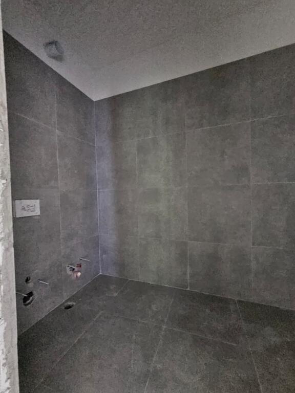 VENDESI APPARTAMENTO 3+1+2 – ZONA 5 MAGGIO