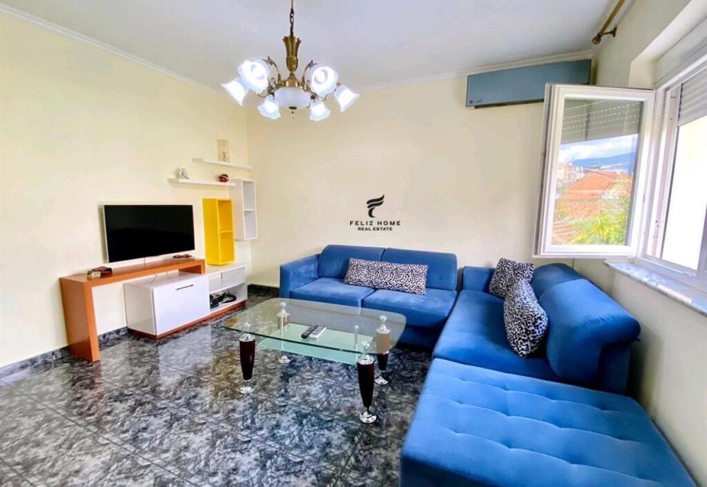 APARTAMENT ME QERA 2+1 RRUGA FORTUZI 700 EURO
