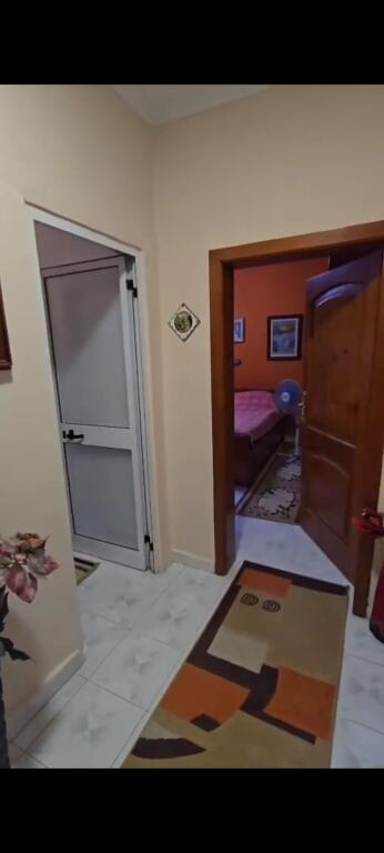 Shitet apartament 1+1 tek Shkolla Partizani