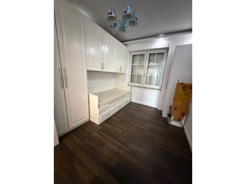 JEPET ME QERA APARTAMENT 2+1 TE ISH STACIONI I TRENIT!