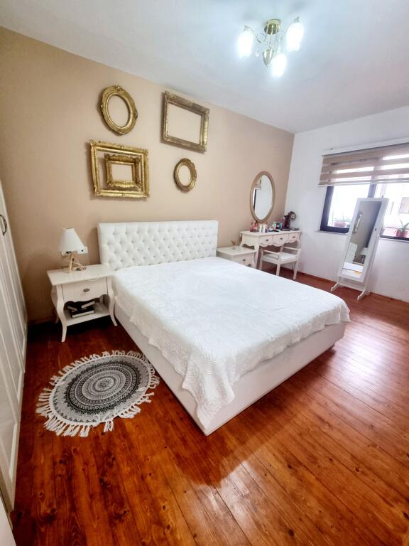Jepet super apartament 2+1+2 rruges se Kosovareve!