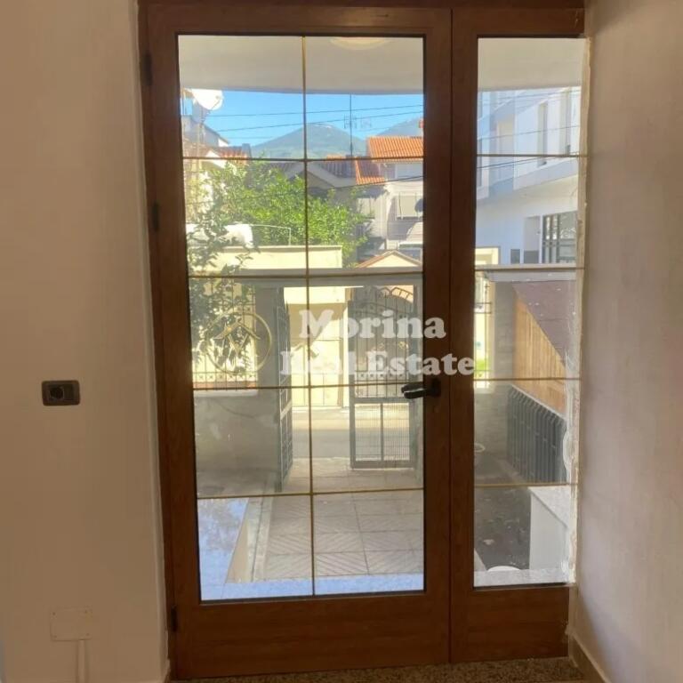 Affitto, Locale Commerciale, Vetrina, 600 euro/mese
