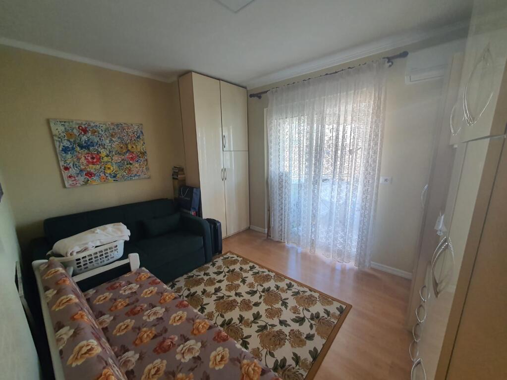 Affittasi appartamento moderno 2+1 a Mozaiku di Tirana