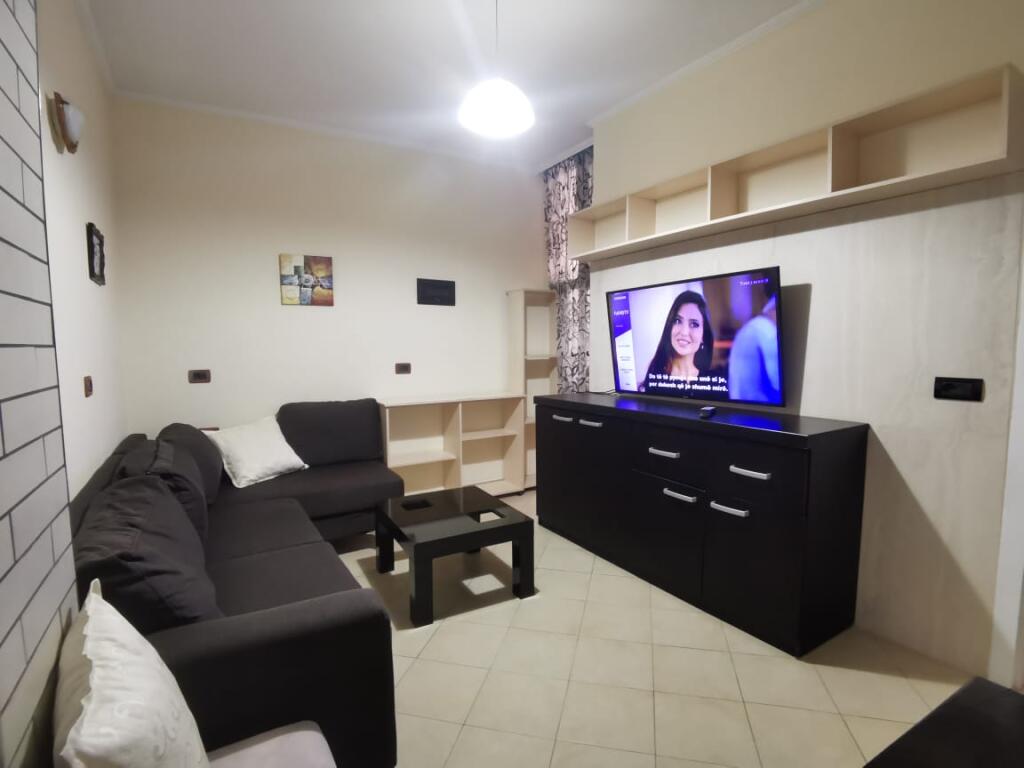 🏢Ne zonen e Siri Kodres,Rruga Gjon Mili,jepet me qera apartament 1+1,i mobiluar.45,000Leke