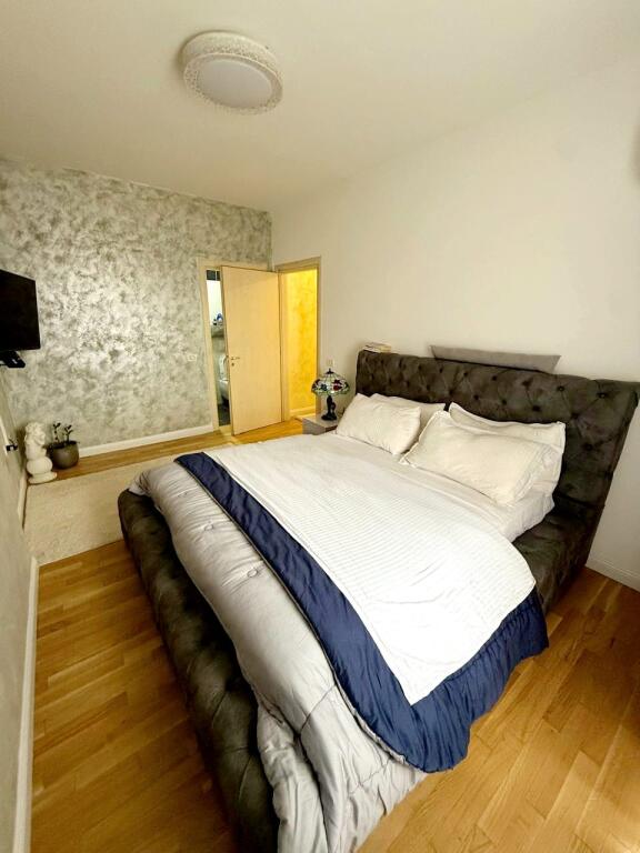 SUPER APARTAMENT ME QERA NE ASTIR
