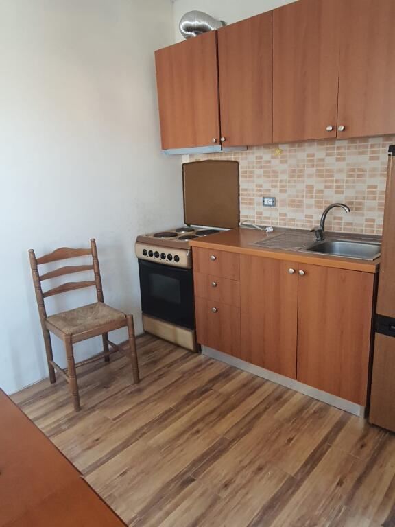 APARTAMENT 1+1. 30000 LEKE.RRUGA MIHAL GRAMENO .KOPESHTI PERRALLOR.