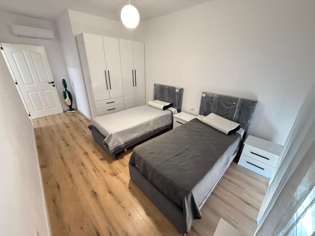 🏡 Appartamento 2+1 in Affitto📍 Via Dervish Hekali, vicino alla Scuola Rossa💶 Prezzo: 900 €
