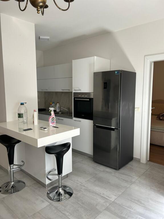Jepet  me qera  apartament  1+1 perballe Kristal Center