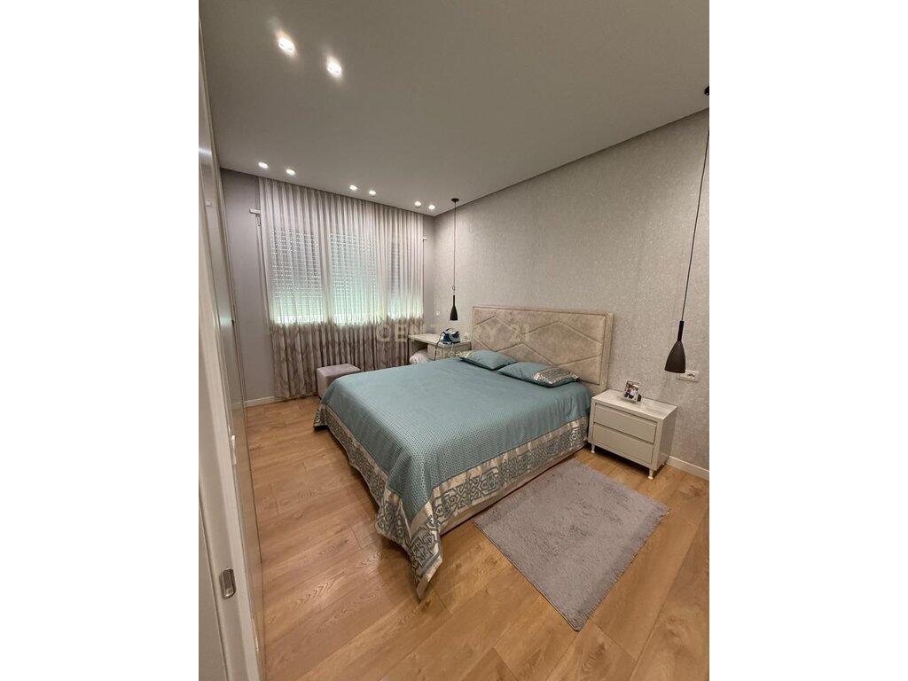ATTICO DI LUSSO IN VENDITA 3+1+2 +1 POSTO AUTO AL LAGO ASCIUTTO! 445.000 €