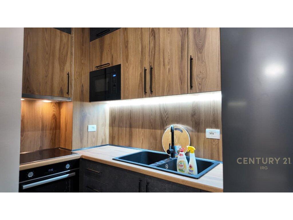 APARTAMENT 1+1 ME QIRA – PRANË SHKOLLËS SË KUQE