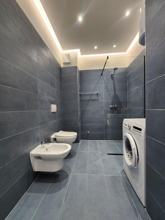 Me Qera : Zyre me 2 Ambiente Pune 📍Bllok - 900€/Muaj - S.76m² - I sapo Investuar✨️
