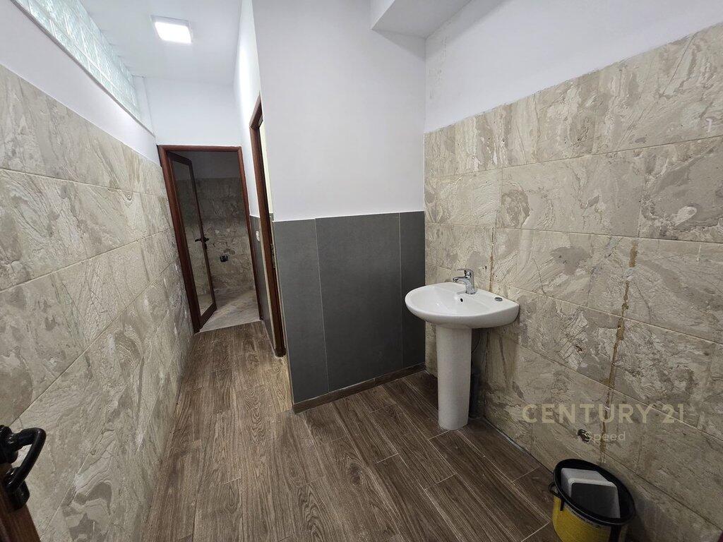 Ambient Komercial me Qira – Liqeni i Tiranës