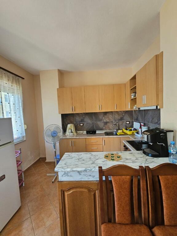 🏡 Shitet apartament në Malin e Robit, kati i 3 banim (pa ashensor), sipërfaqe 86 m² në certifikatë.