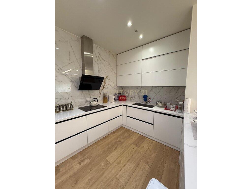 ATTICO DI LUSSO IN VENDITA 3+1+2 +1 POSTO AUTO AL LAGO ASCIUTTO! 445.000 €