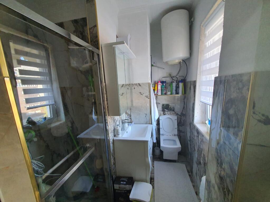 Affittasi appartamento moderno 2+1 a Mozaiku di Tirana