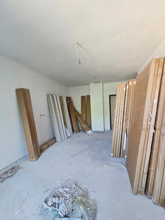 VENDESI APPARTAMENTO 3+1+2 – ZONA 5 MAGGIO