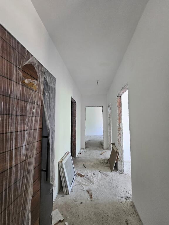 VENDESI APPARTAMENTO 3+1+2 – ZONA 5 MAGGIO
