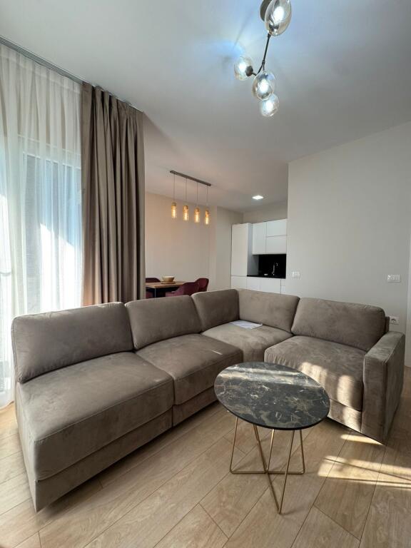 Jepet me qera apartament 2+1 tek Rruga e Kosovareve