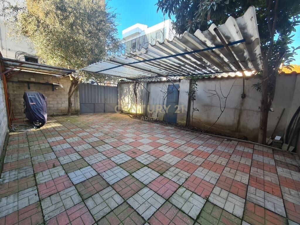 VILLA VUOTA SU DUE PIANI IN AFFITTO IN VIA BARDHYL! ✨