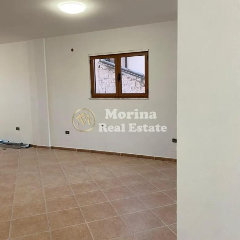 Affitto, Locale Commerciale, Vetrina, 600 euro/mese