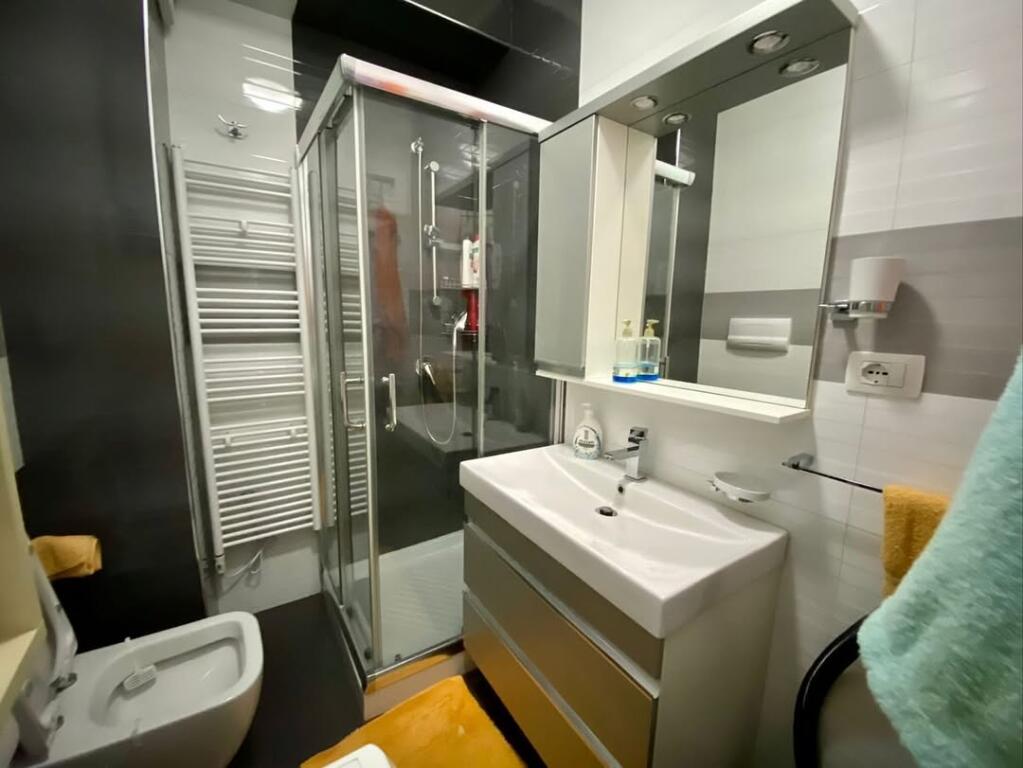 Shkembi Kavajes📌Appartamento 2+1 in vendita prima linea spiaggia, Durres