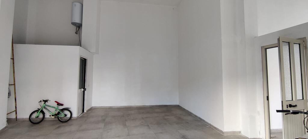 Negozio in affitto in via Barrikadave
