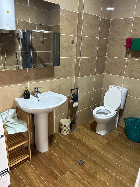Jepet  me qera  apartament  1+1 perballe Kristal Center