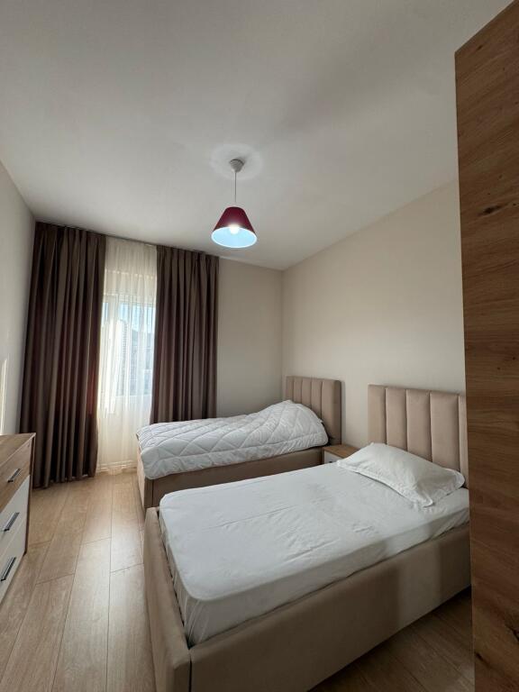 Jepet me qera apartament 2+1 tek Rruga e Kosovareve