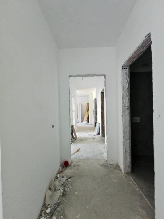 VENDESI APPARTAMENTO 3+1+2 – ZONA 5 MAGGIO