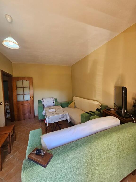 🏡 Shitet apartament në Malin e Robit, kati i 3 banim (pa ashensor), sipërfaqe 86 m² në certifikatë.