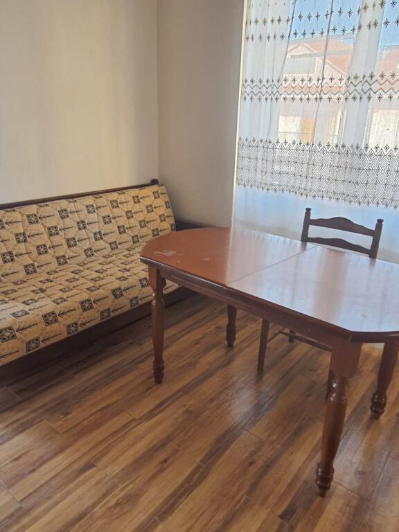 APARTAMENT 1+1. 30000 LEKE.RRUGA MIHAL GRAMENO .KOPESHTI PERRALLOR.