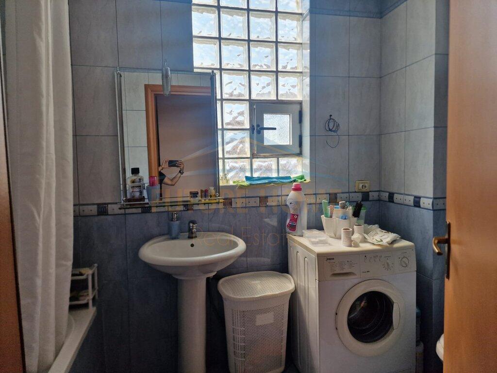 In vendita, Appartamento 2+1, vicino alla scuola 4 Deshmoret, Tirana