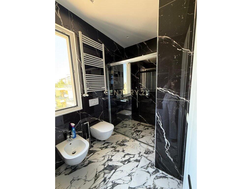 ATTICO DI LUSSO IN VENDITA 3+1+2 +1 POSTO AUTO AL LAGO ASCIUTTO! 445.000 €