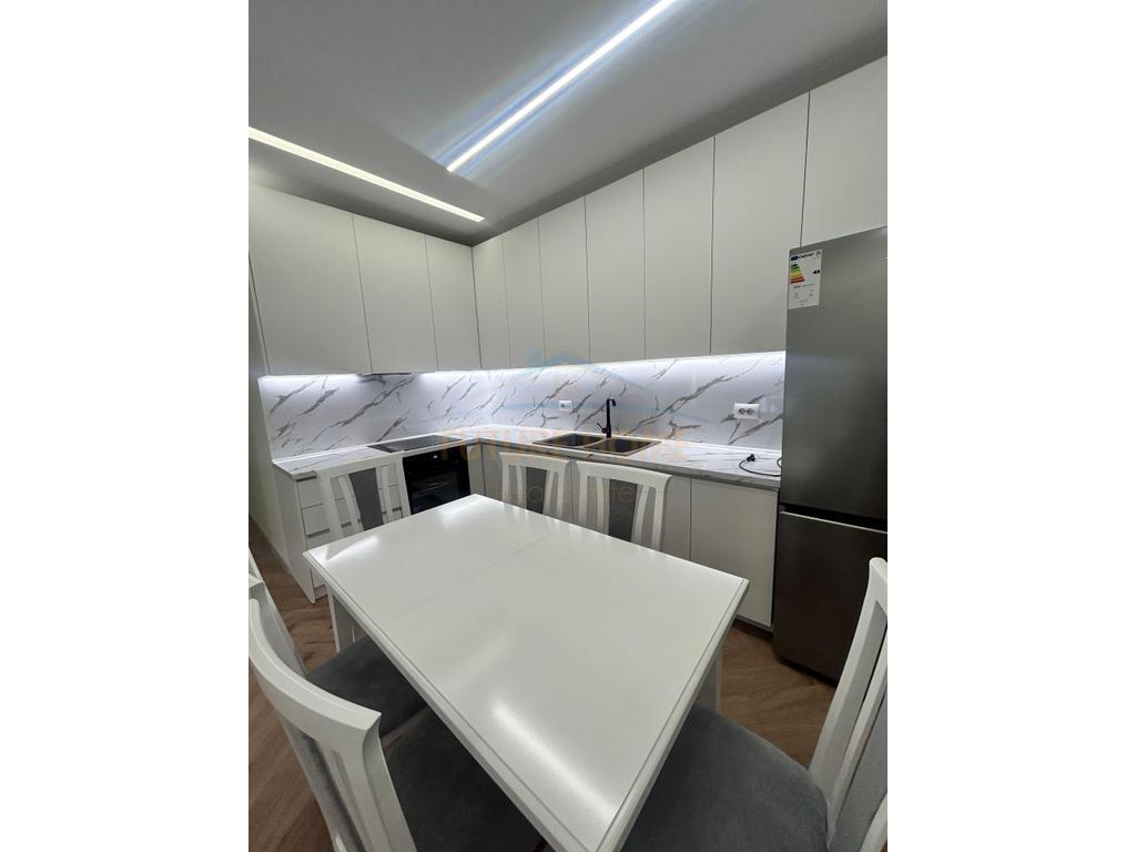 Affitto, Appartamento 2+1+2+ Posto Auto, Porcelan, Tirana.