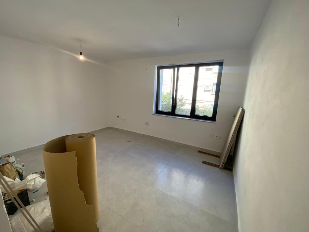 AMBIENTE PER UFFICI IN AFFITTO, VISTA DALLA STRADA PRINCIPALE