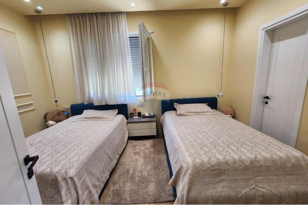 Apartament 3+1+2 me verande Te Liqeni i Tiranes!
