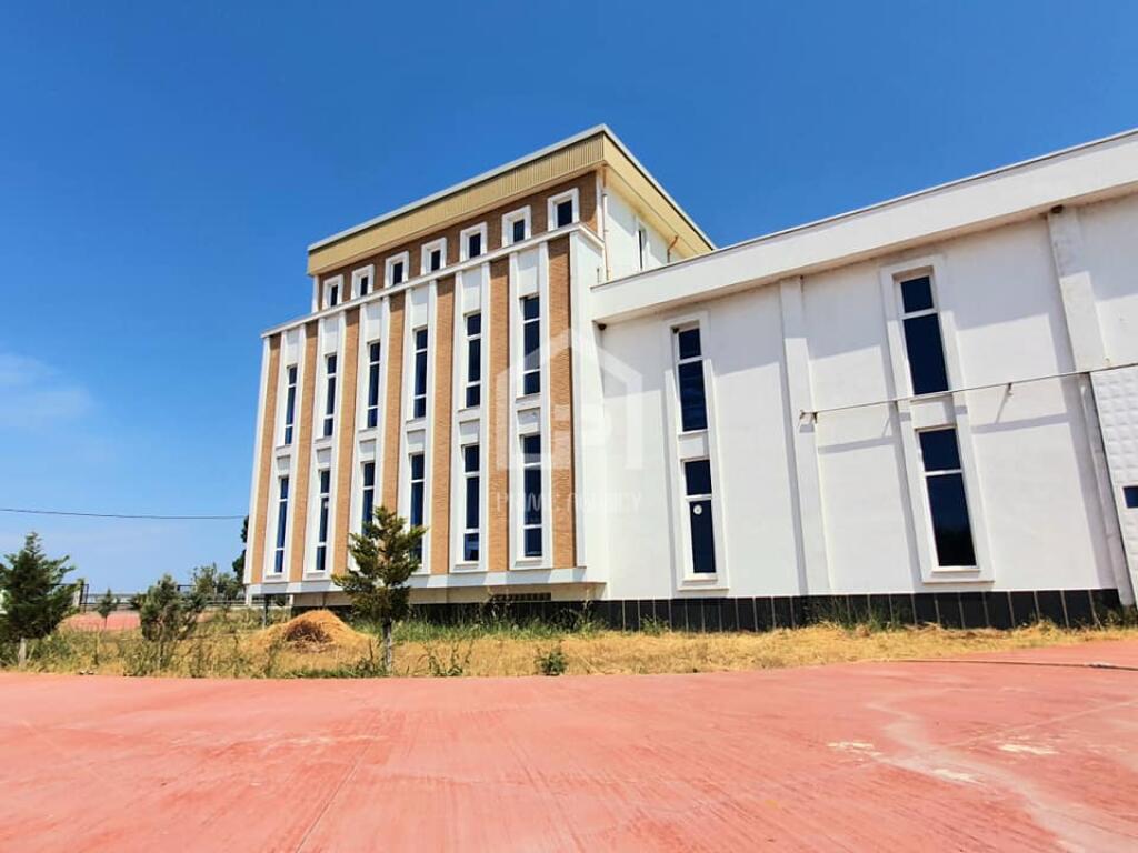 JEPET ME QERA : OBJEKT BIZNESI 3 KT + Bodrum/ Autostradë Tiranë - Lezhe"
