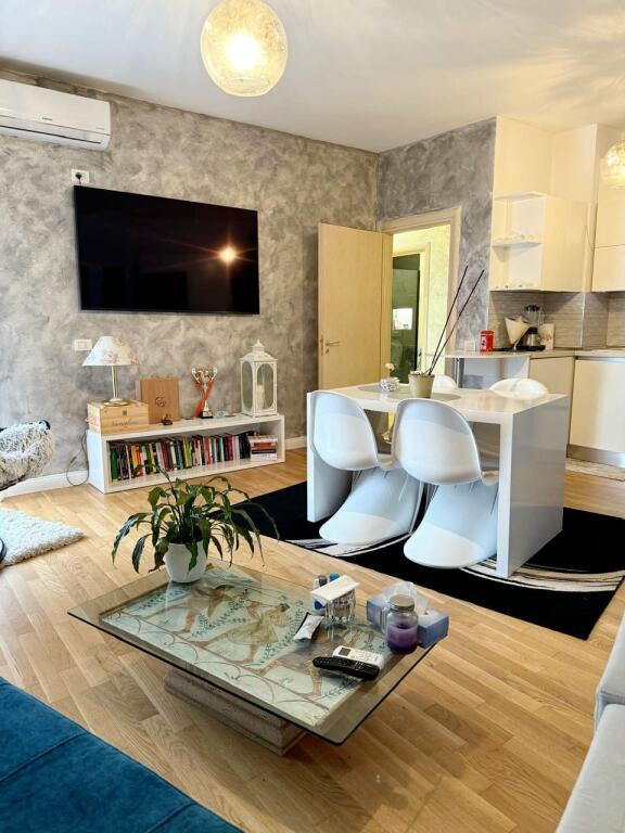SUPER APARTAMENT ME QERA NE ASTIR