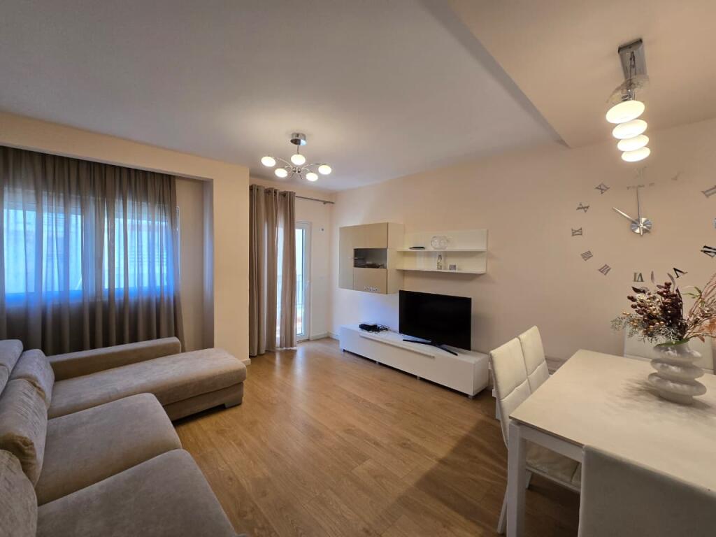 Apartment 1+1 for rent "Komuna e Parisit"