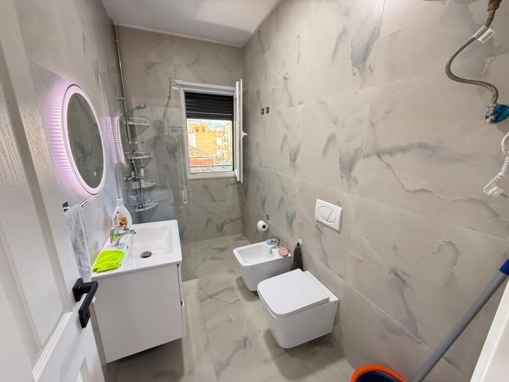 🏡 Appartamento 2+1 in Affitto📍 Via Dervish Hekali, vicino alla Scuola Rossa💶 Prezzo: 900 €