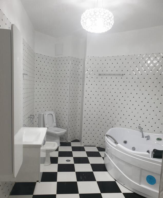 🏡✨ Apartament 3+1+3 me Qira – Rr. Peti, pranë Liqenit Artificial ✨