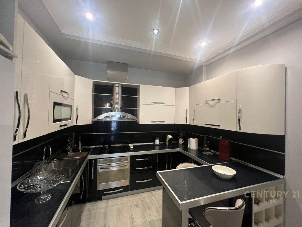 Apartament 3+1 me qera në Kompleksin Delijorgji, Tiranë 1,300 € /Muaj