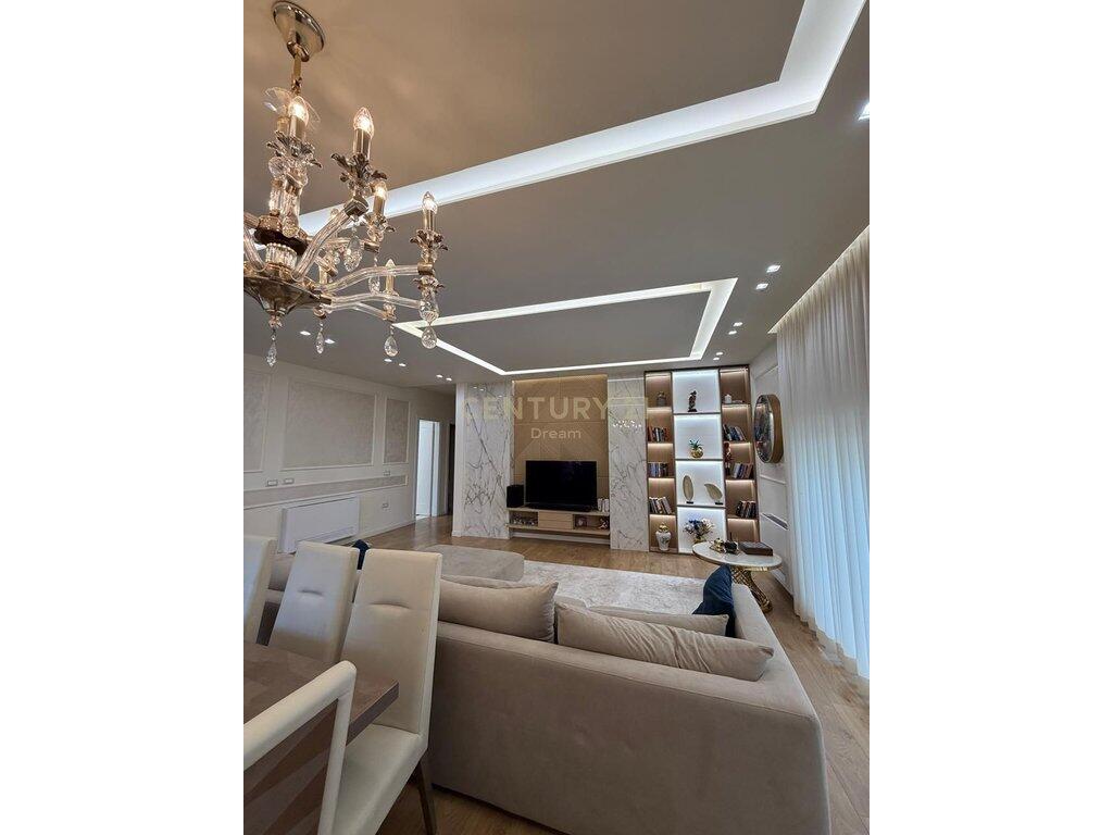 ATTICO DI LUSSO IN VENDITA 3+1+2 +1 POSTO AUTO AL LAGO ASCIUTTO! 445.000 €