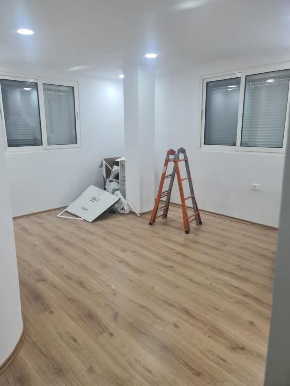 🔥Shitet Apartament 2+1 me Ballkon – Pranë Stadiumit Dinamo &amp; Rrugës së Kosovareve 📍
