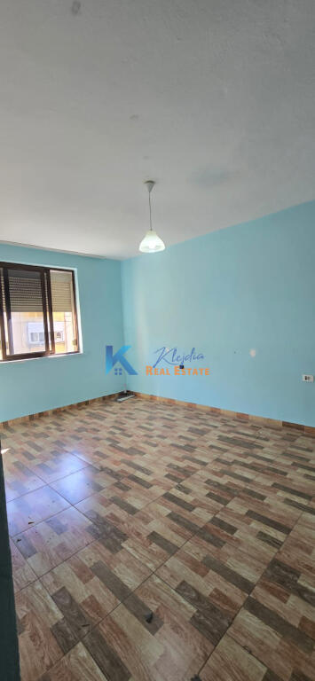 Apartamente 1+1 per SHITJE te 21 Dhjetori, pas hotel Mondial