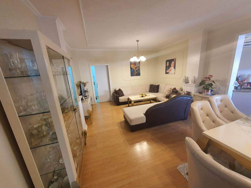 Affittasi appartamento moderno 2+1 a Mozaiku di Tirana