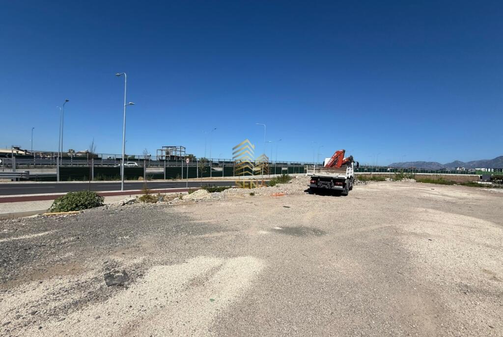 Jepet me qira Toke 1500 m², Laprake -Unaza e Madhe, 2500 Euro