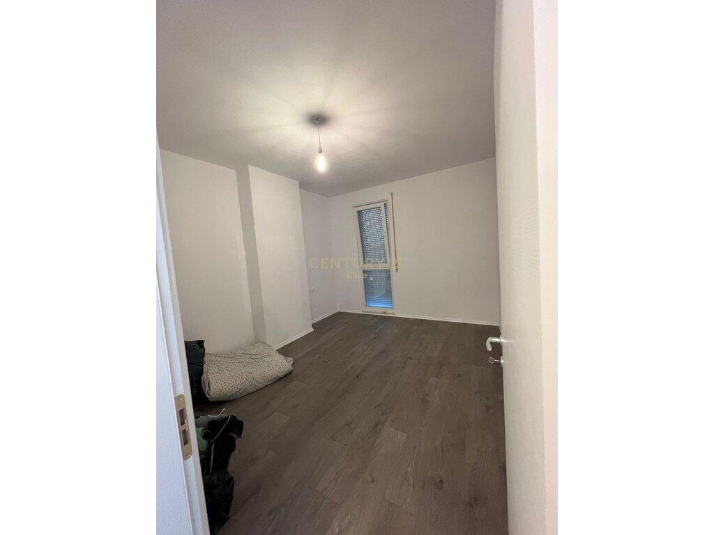 Jepet me Qera Apartament 2+1+2 + Post Parkimi prane QTU