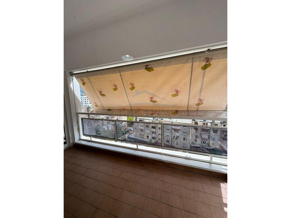 Shitet Apartament 2+1+Post Parkimi, Kinostudio